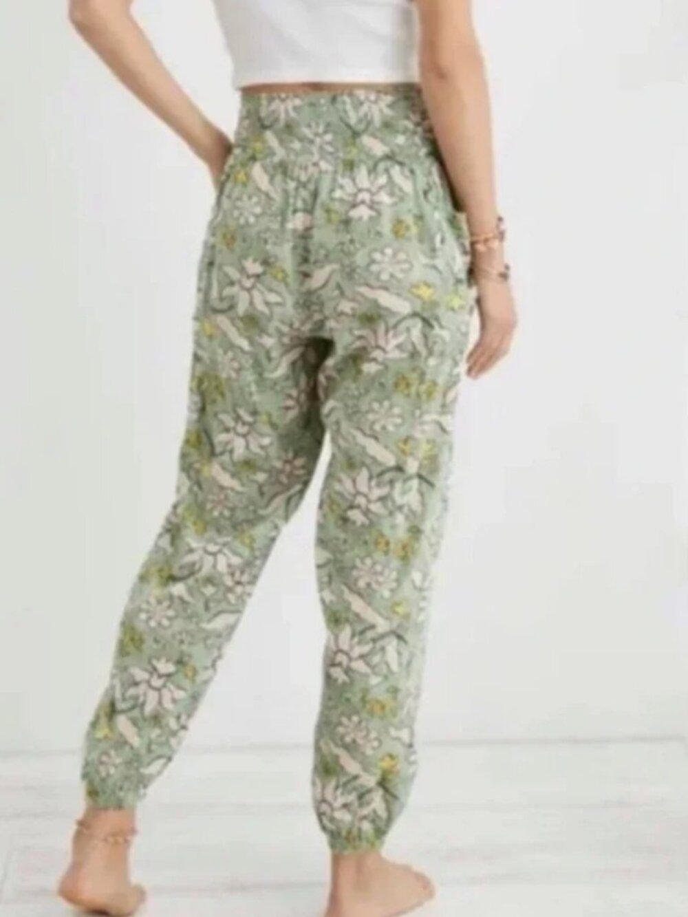 Aerie Smocked Gauzy Beach Pants S Green Floral Print High Waisted Jogger Pockets - Picture 2 of 6